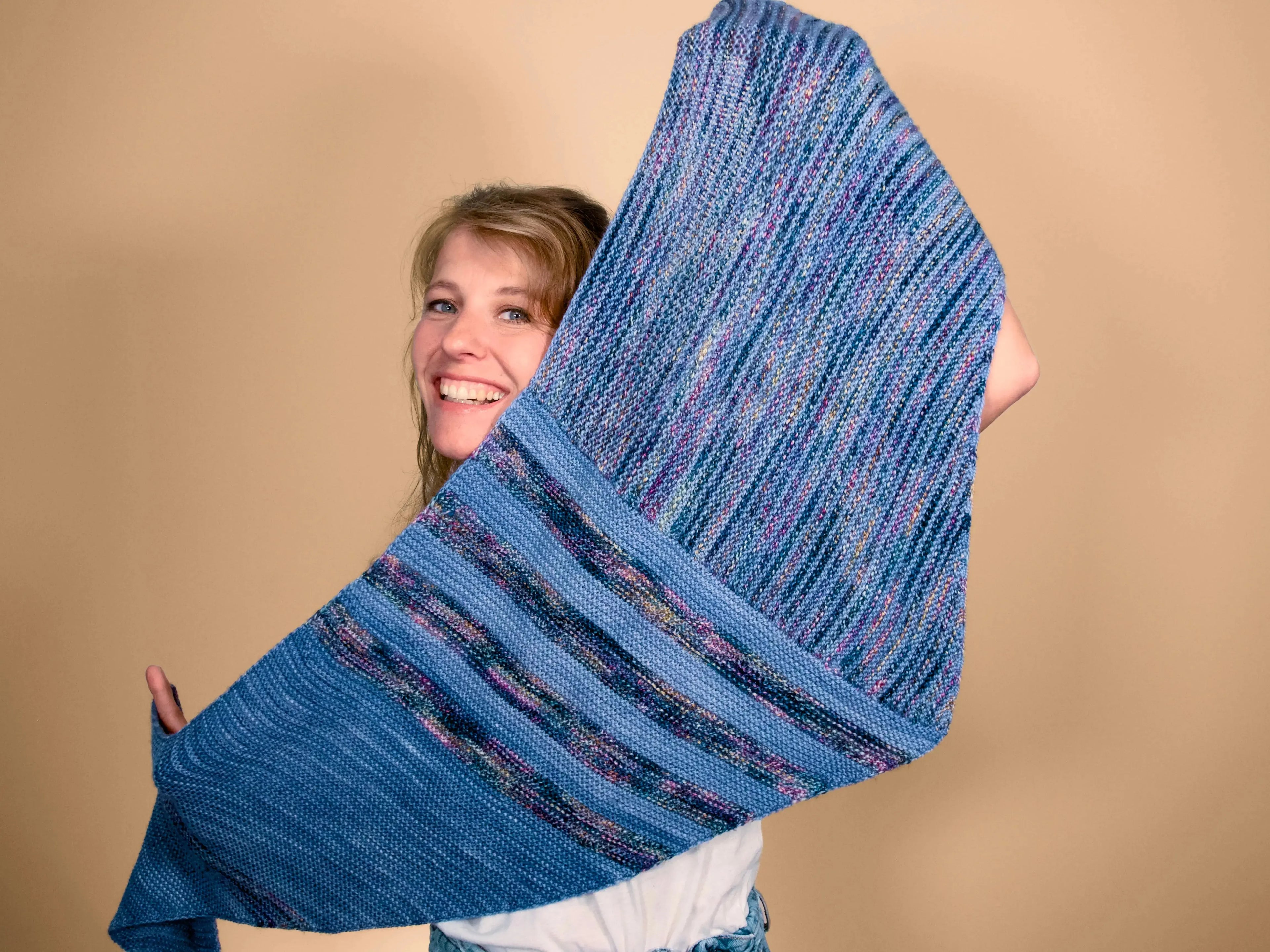 Strickanleitung⎜Tuch Gitti mit Längs- und Querstreifen Lianne