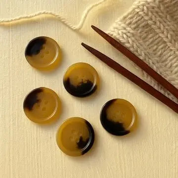 Knopf aus Galalith⎜ Hell Lianne.shop Strickzubehör