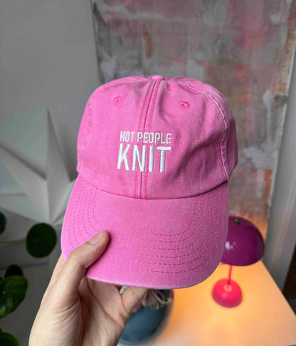 Bestickte Schildkappe HOT PEOPLE KNIT